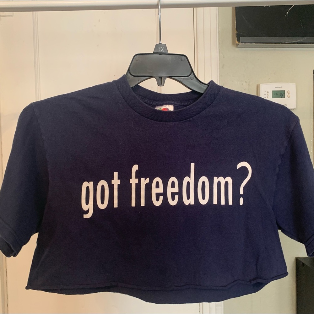Cropped freedom tee